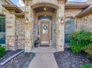 8115 Oak Hollow Dr, Arlington, TX 76001