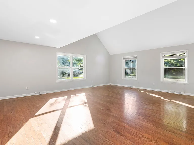 2329 E Bancroft St — Photo 6