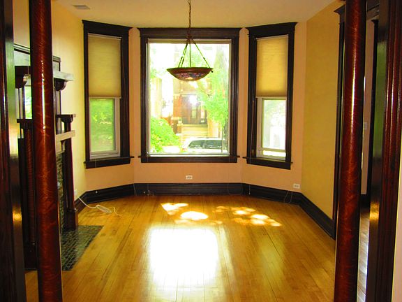 3rd image of 4745 N Artesian Ave #3