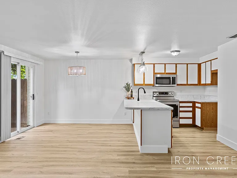 362 E Elwood Ln — Photo 6