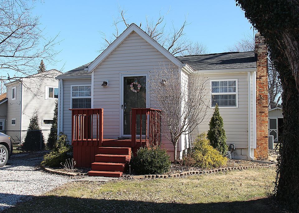 1st image of 106 Atwood Pl
