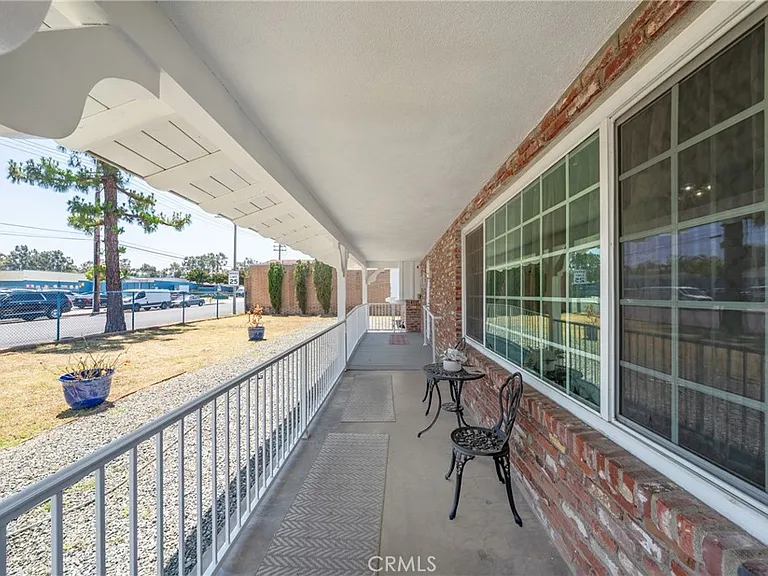 1345 S Jellick Ave — Photo 3