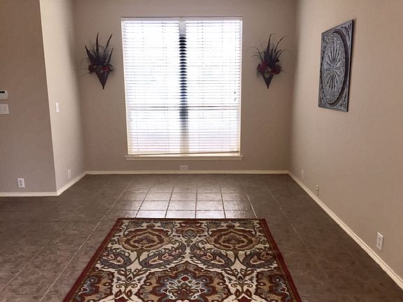5th image of 301 Double Oak Ln