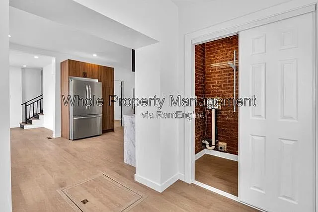 3 bed, 2.0 bath, 942 sqft, $2,350 — Photo 3