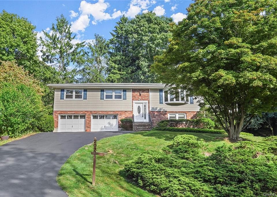 1st image of 202 Lakeview Ct