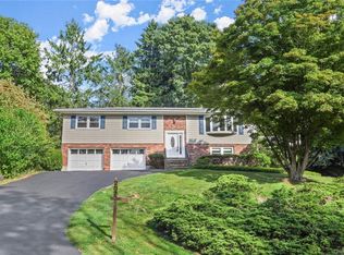 202 Lakeview Ct, Mahopac, NY 10541