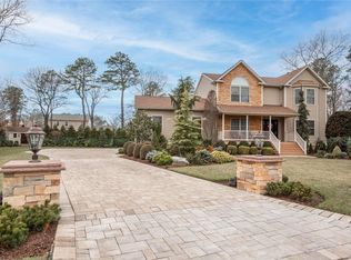 7 Toussie Ct, Ridge, NY 11961