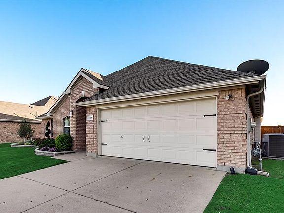 3rd image of 827 Fleetwood Cove Dr