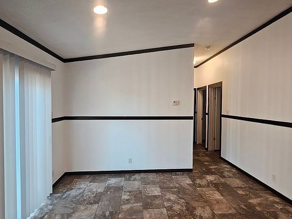 5th image of 1065 Tamarack Dr