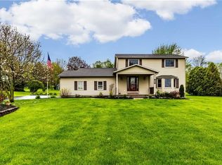 8478 Green Lakes Rd, Fayetteville, NY 13066