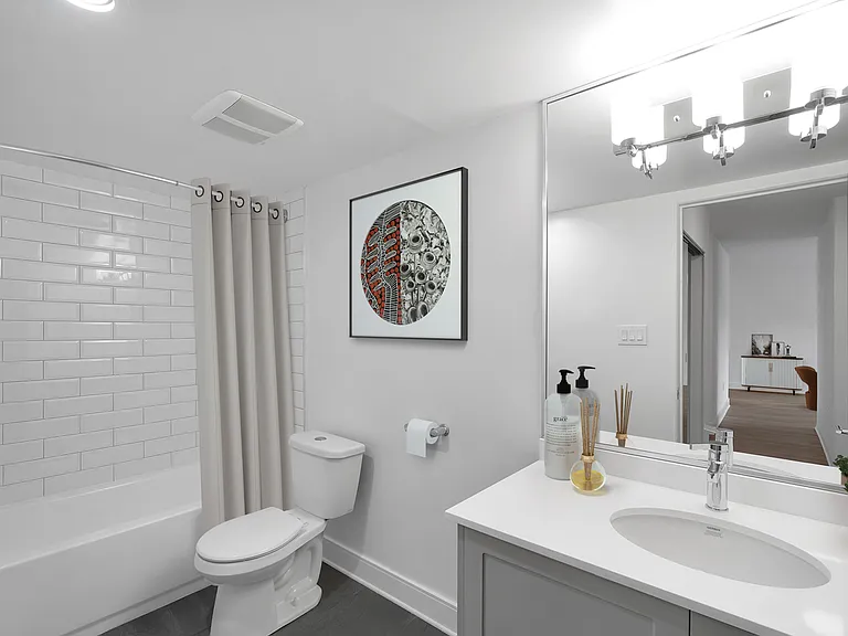 55 Bay St — Photo 10