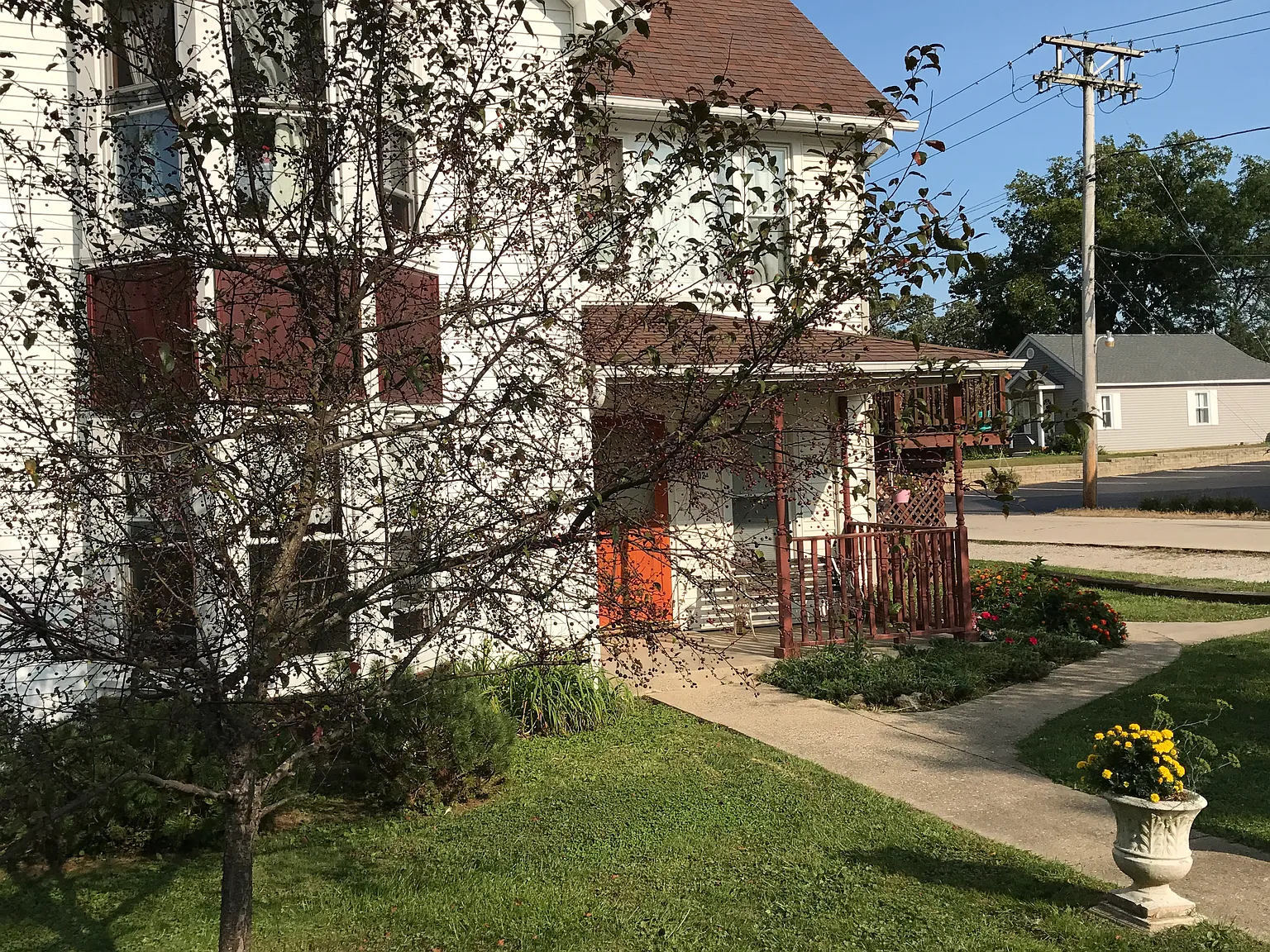 10102 S. Main — Photo 2