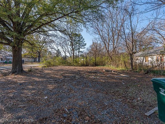 2nd image of 607 N Center Ave