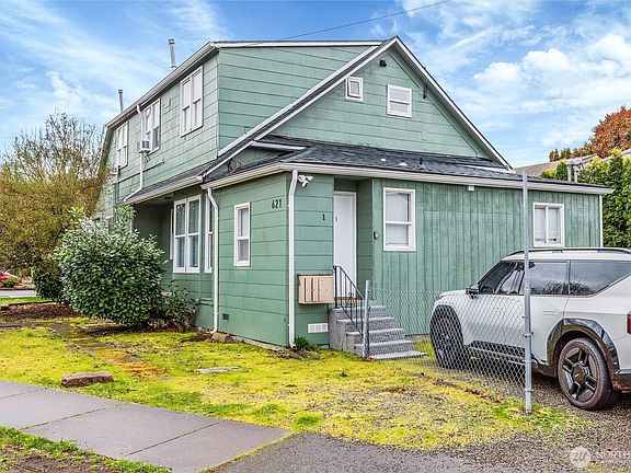 3rd image of 621 Houser Way S