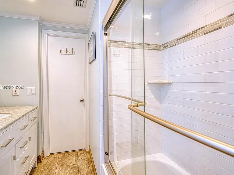 2900 Banyan St #408 — Photo 15