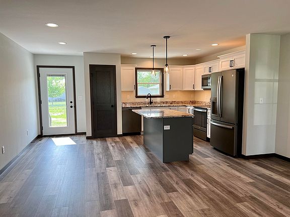 5th image of 1405 Kellie Ave SW