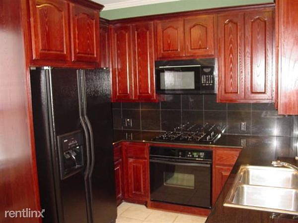 2nd image of 3250 Throckmorton St