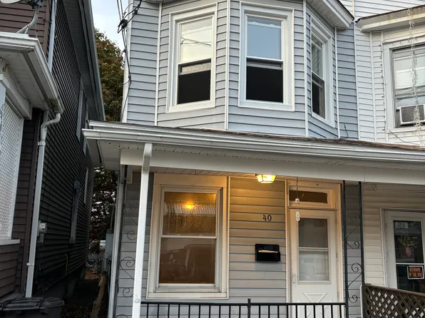40 W Walter St, Summit Hill, PA 18250