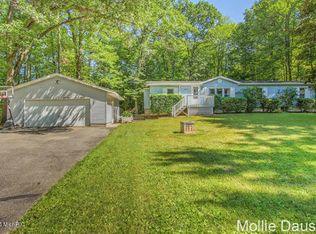 10801 Ten Mile Rd NE, Rockford, MI 49341