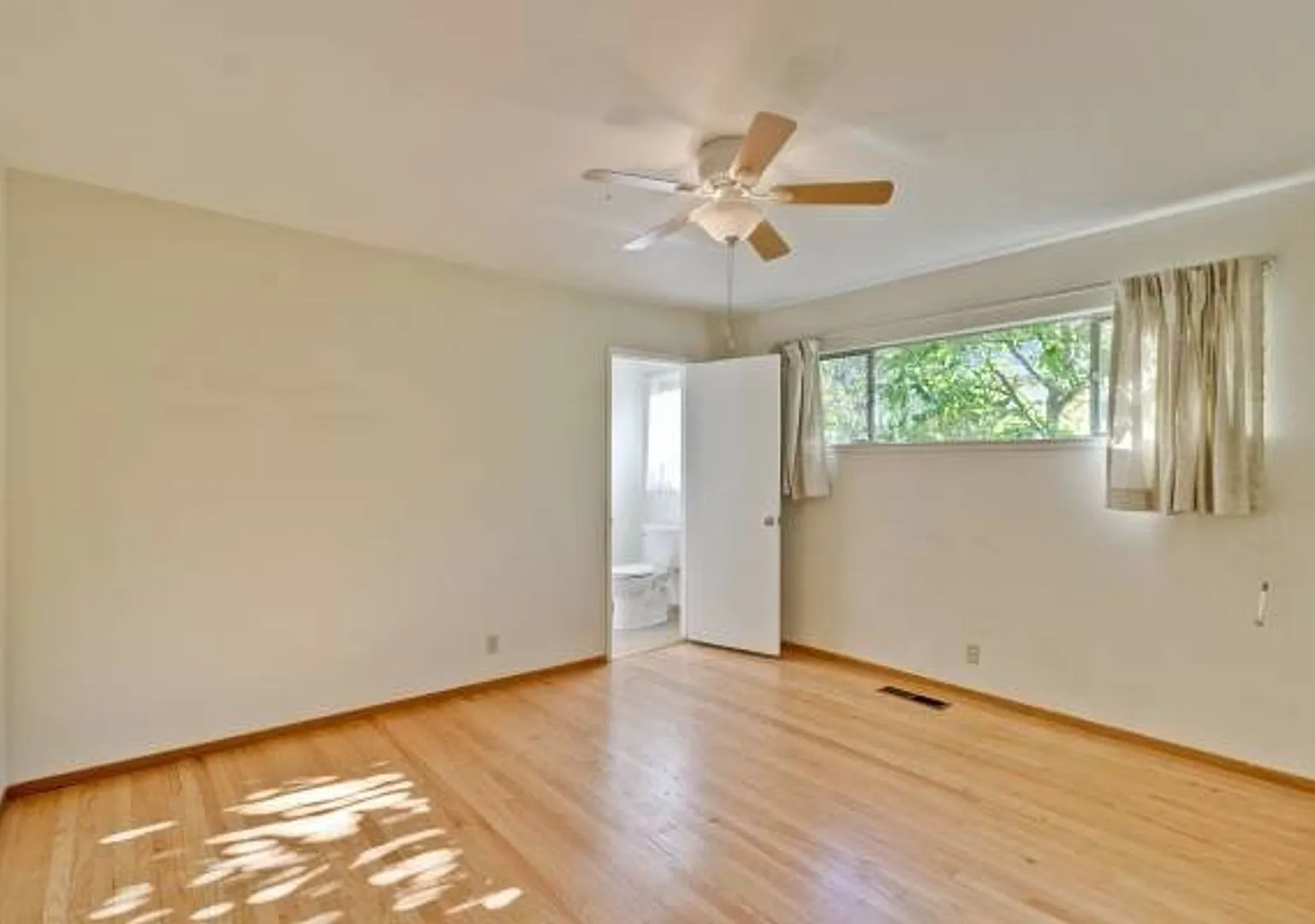 Single Story 3 Bed, 2.5 Bath Home in Wonderful Location — Photo 4
