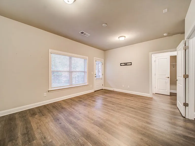 1363 Harris Way S — Photo 4