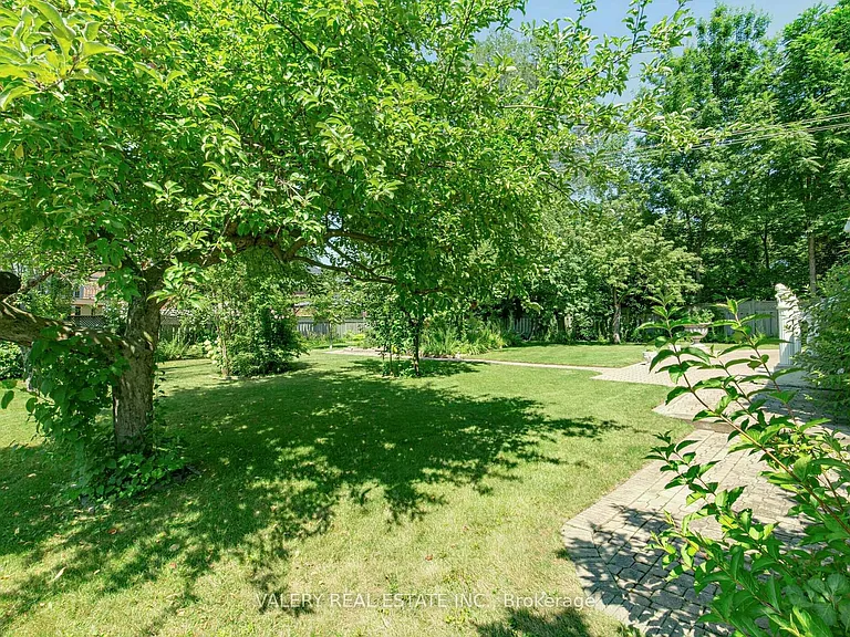 370 Maple Leaf Dr — Photo 40