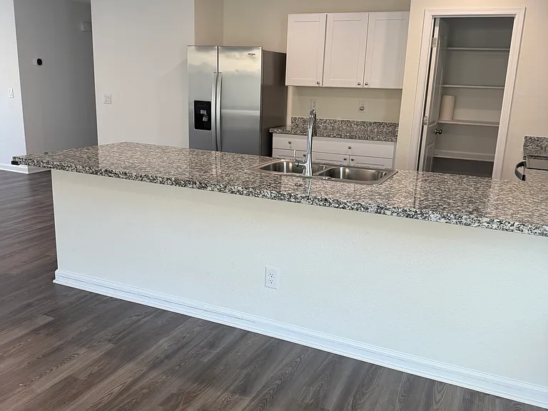 2340 Tapatio Dr — Photo 17