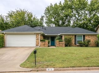 613 N Riverside Dr, Grapevine, TX 76051