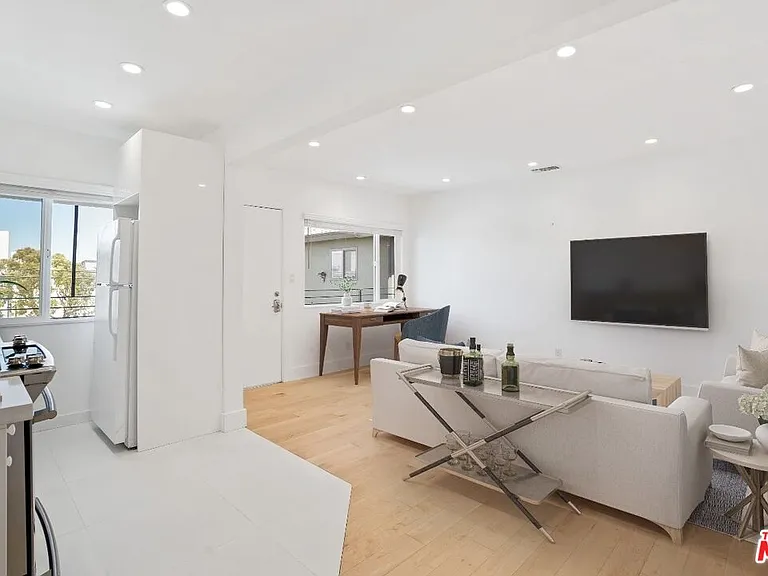 119 Paloma Ave #D — Photo 2