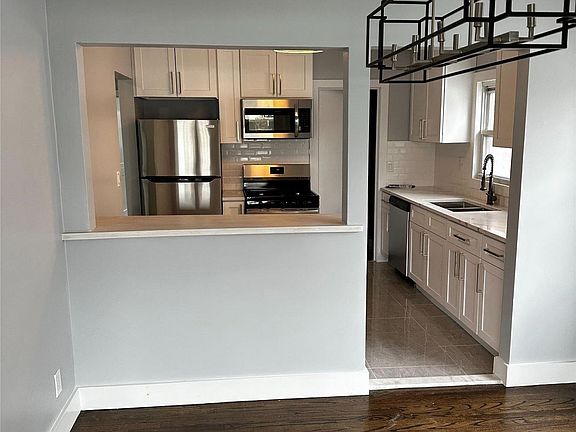 5th image of 401 Lincoln Blvd Floor 1