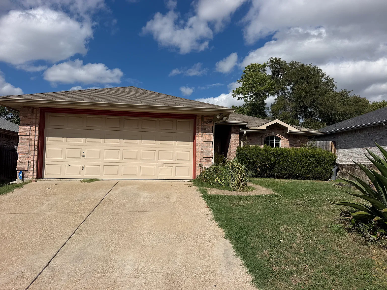 3 bed, 1380 sqft, $2,000 — Photo 1