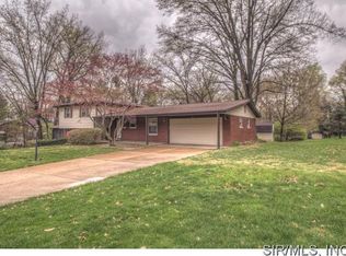 24 Kingsbury Dr, Swansea, IL 62226