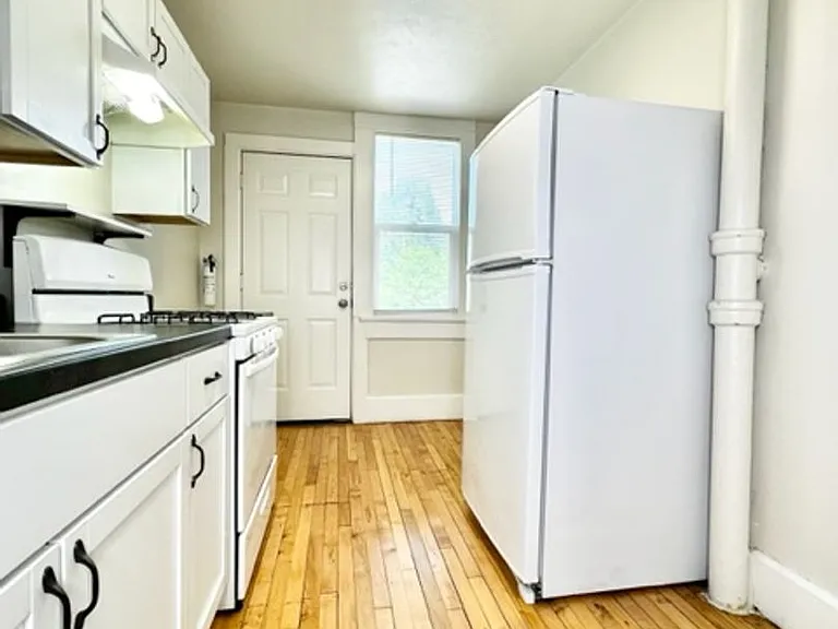 1281 Elm St — Photo 8