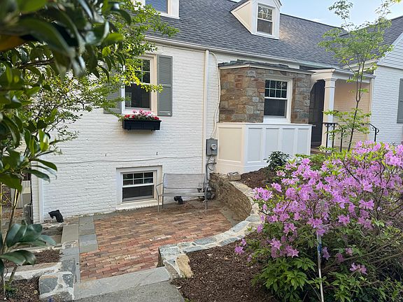 Front patio with separate side entrance to lower level