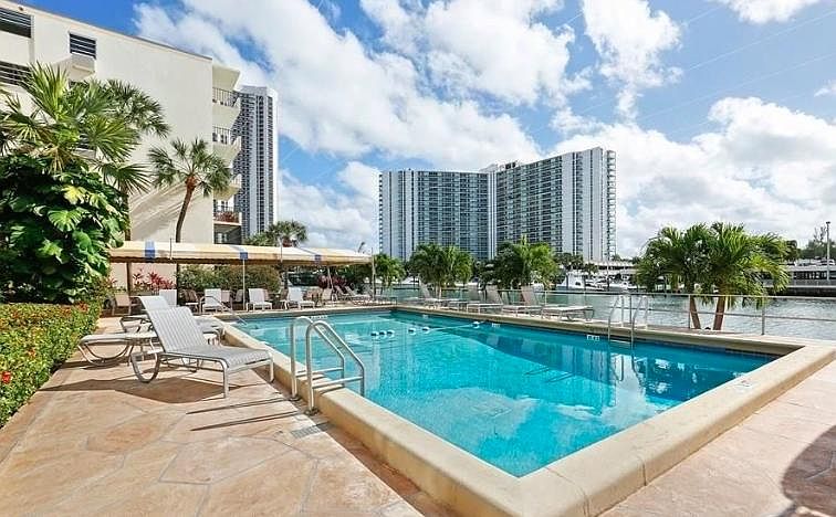 1st image of 220 Kings Point Dr #5