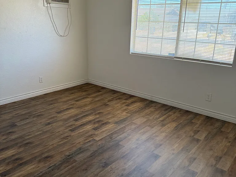 21207 Kenniston St — Photo 5