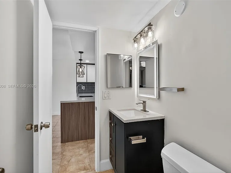 600 NE 36th St #1220 — Photo 28
