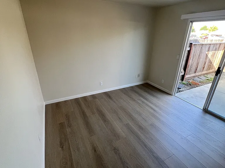 490 Rajkovich Way #B — Photo 8