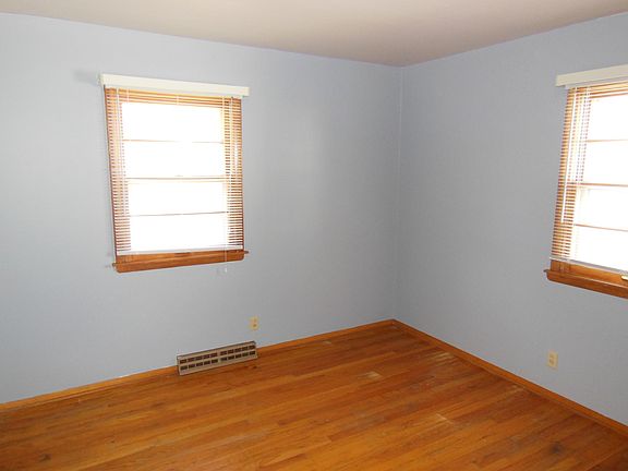 4th image of 218 W Alden Pl