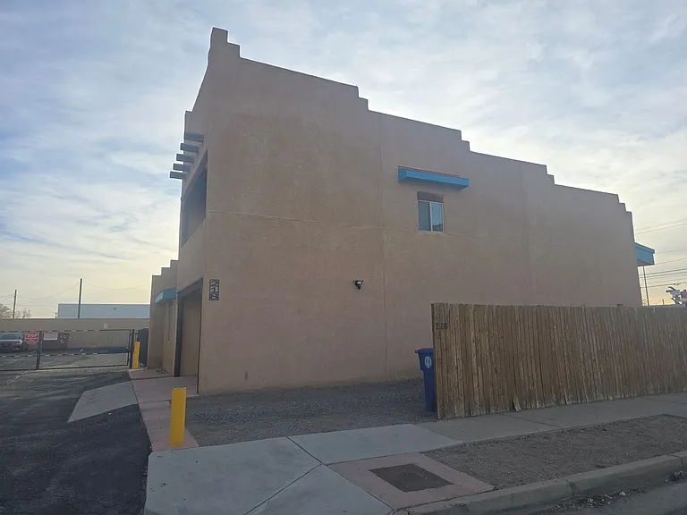 218 San Clemente Ave NW — Photo 3
