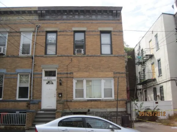 821 27th St, Union City, NJ 07087