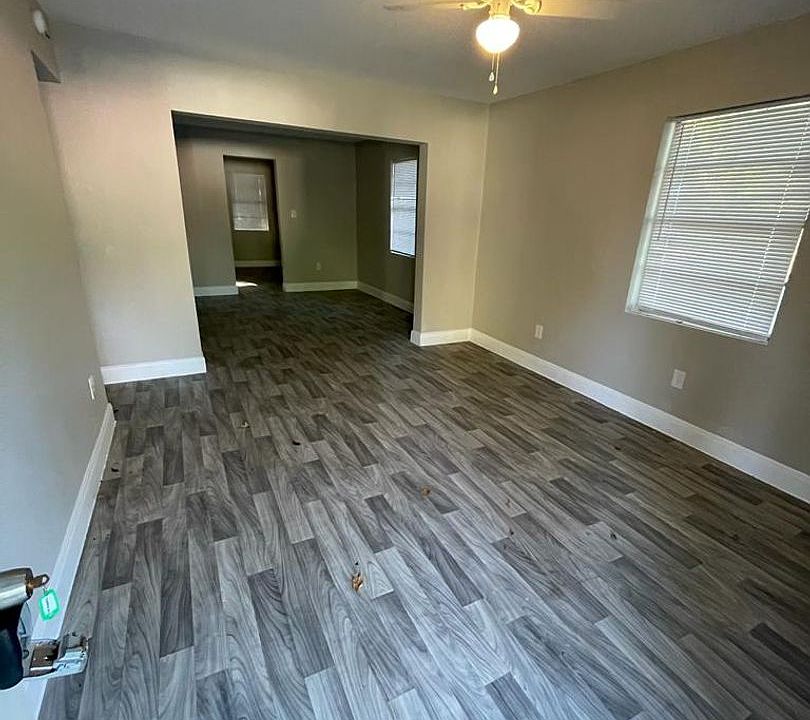 1st image of 1309 Roberts Dr