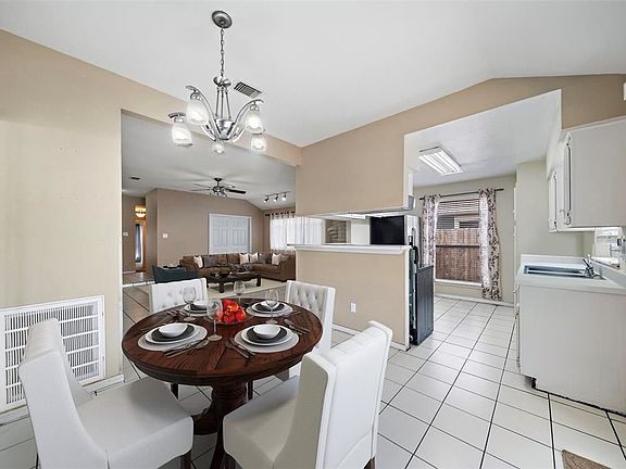 3rd image of 11802 Lamprey St
