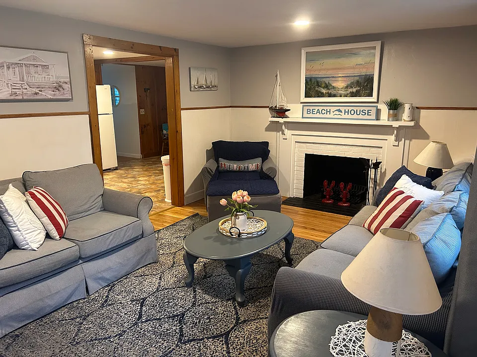 27 Naushon Rd