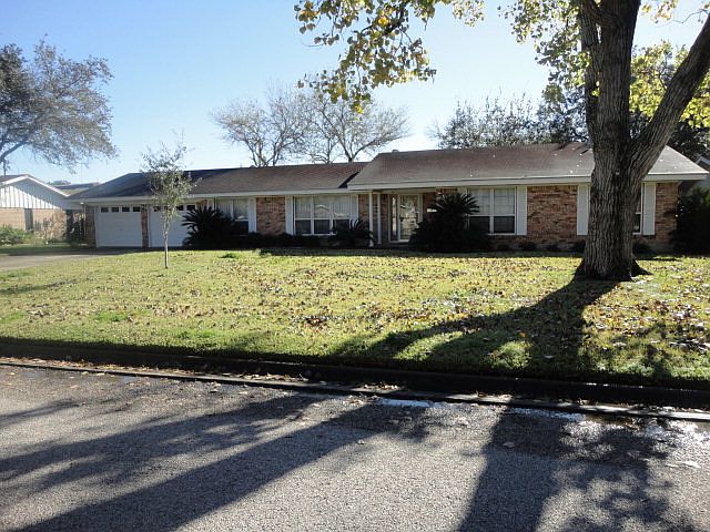 1st image of 106 Beachmont Ln