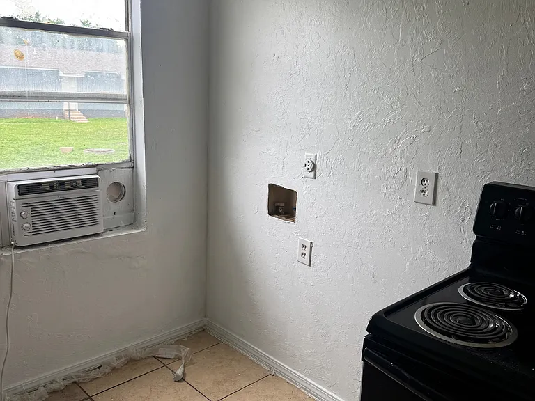 Washer & Dryer hookup