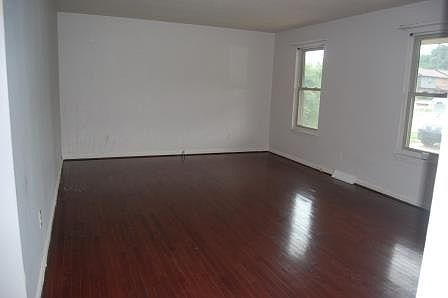 2nd image of 621 E Lincoln Trail Blvd