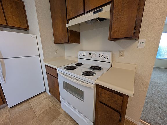 4th image of 31 Squire Ct #9