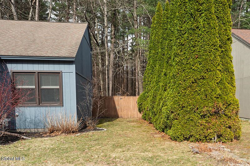 5th image of 70 Pepperbush Place