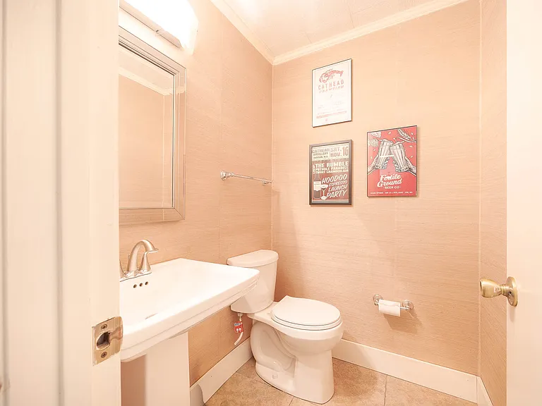 1835 Hillview Dr — Photo 29